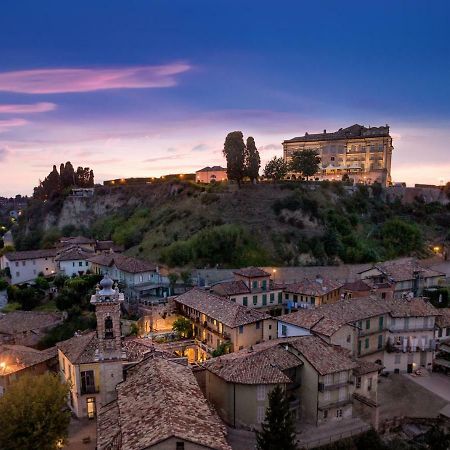 Il Cortile Di San Michele Bed & Breakfast Guarene Bagian luar foto