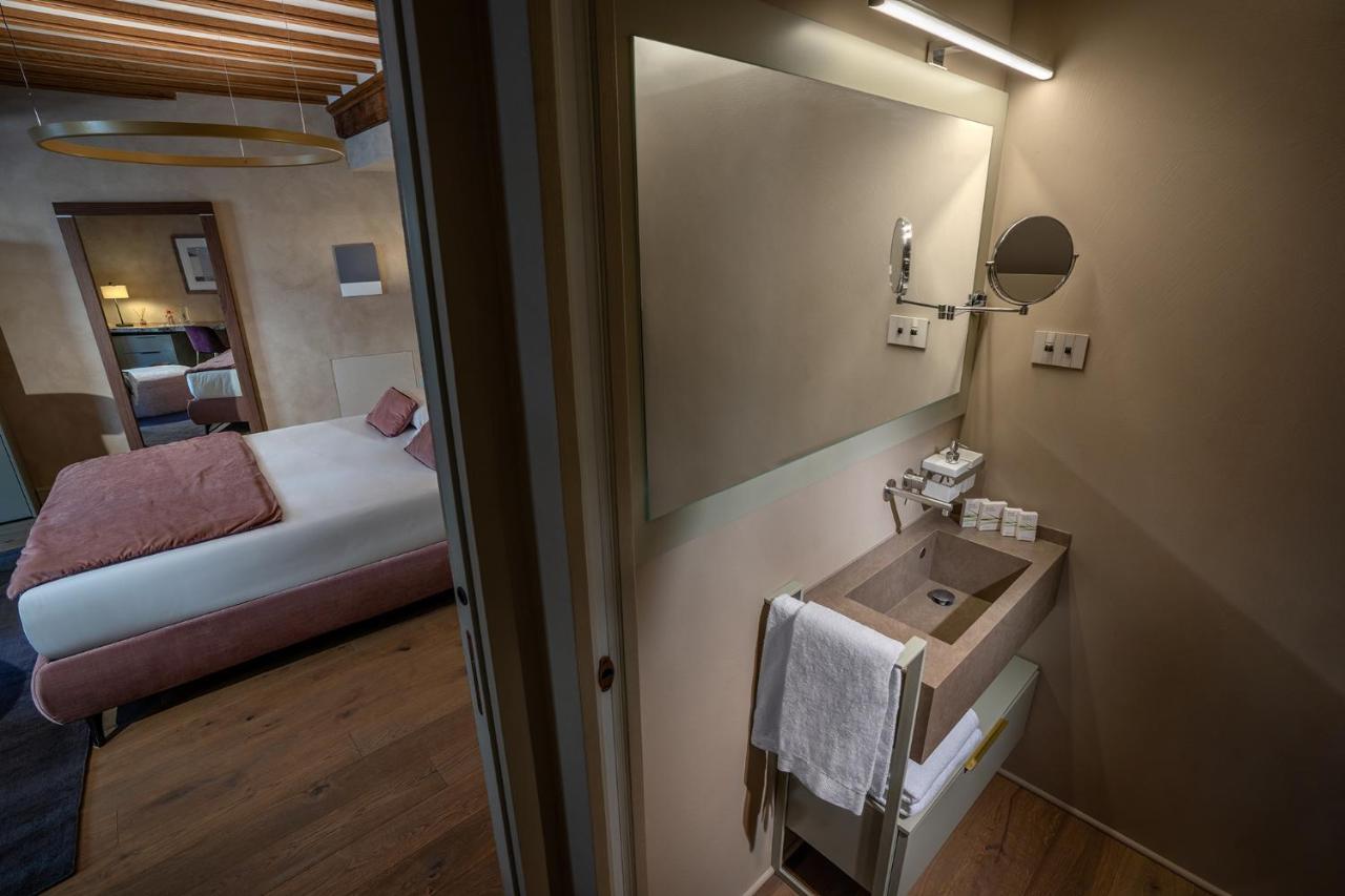 Il Cortile Di San Michele Bed & Breakfast Guarene Bagian luar foto