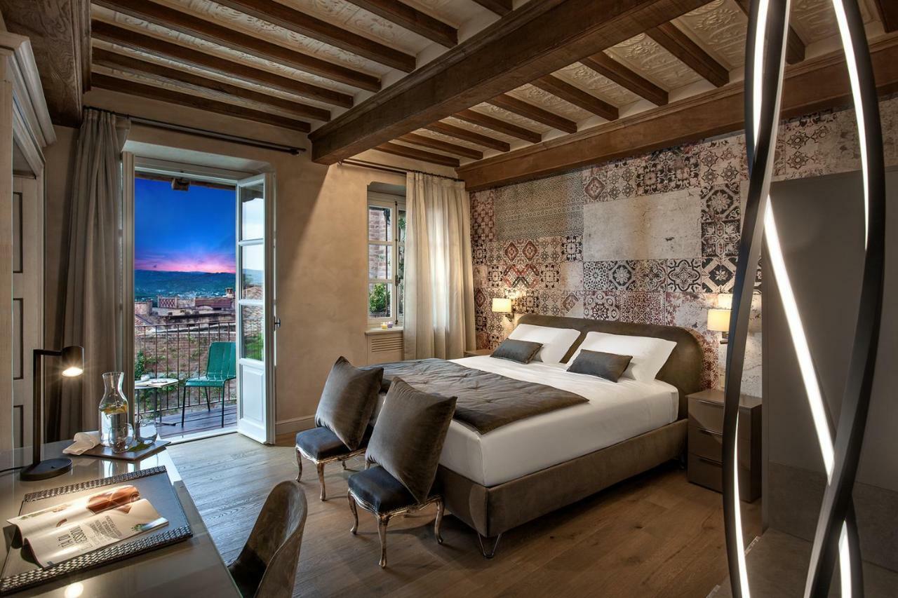 Il Cortile Di San Michele Bed & Breakfast Guarene Bagian luar foto