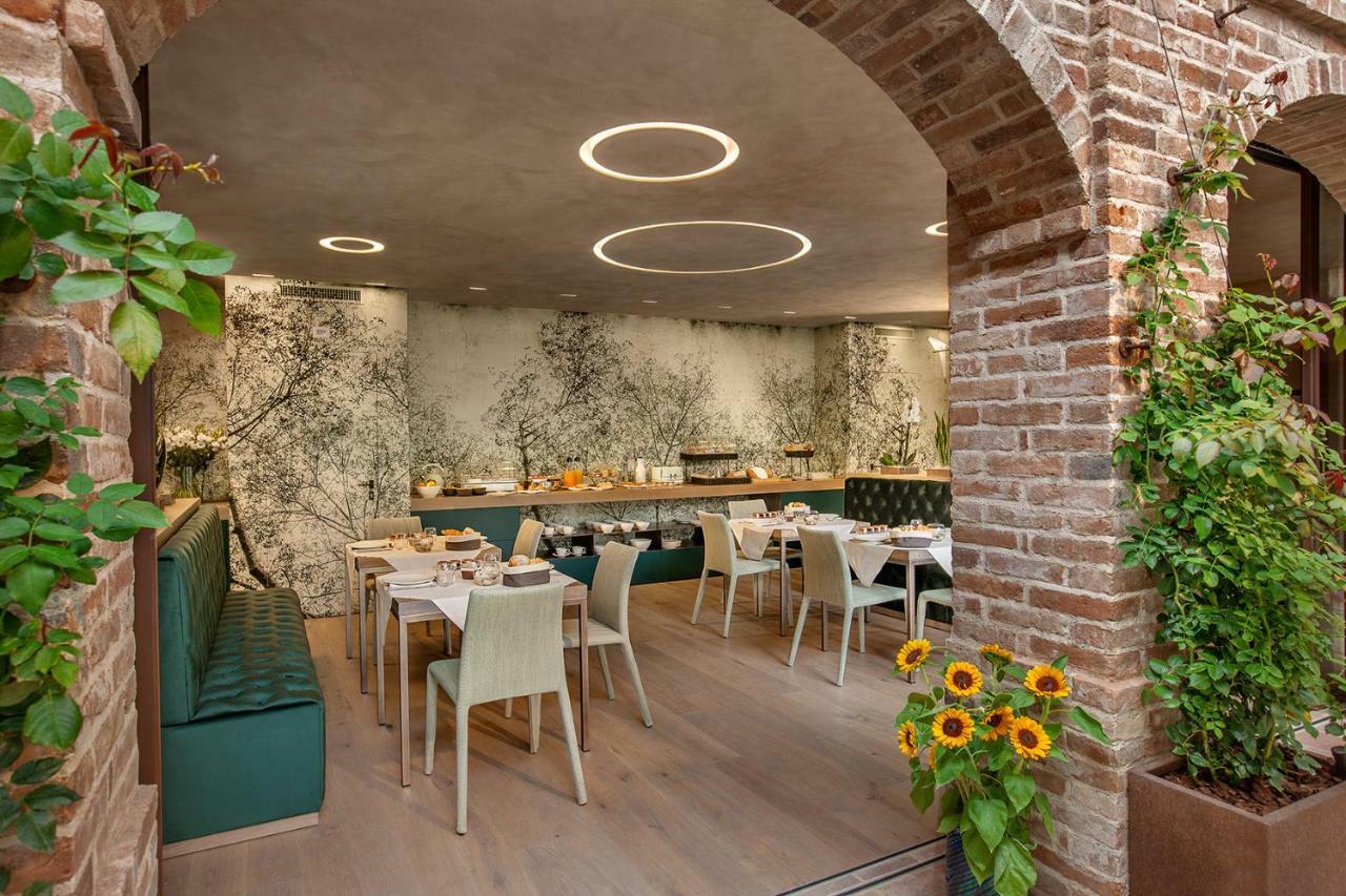 Il Cortile Di San Michele Bed & Breakfast Guarene Bagian luar foto