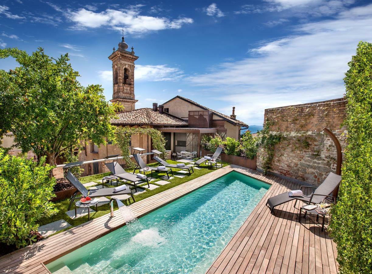 Il Cortile Di San Michele Bed & Breakfast Guarene Bagian luar foto