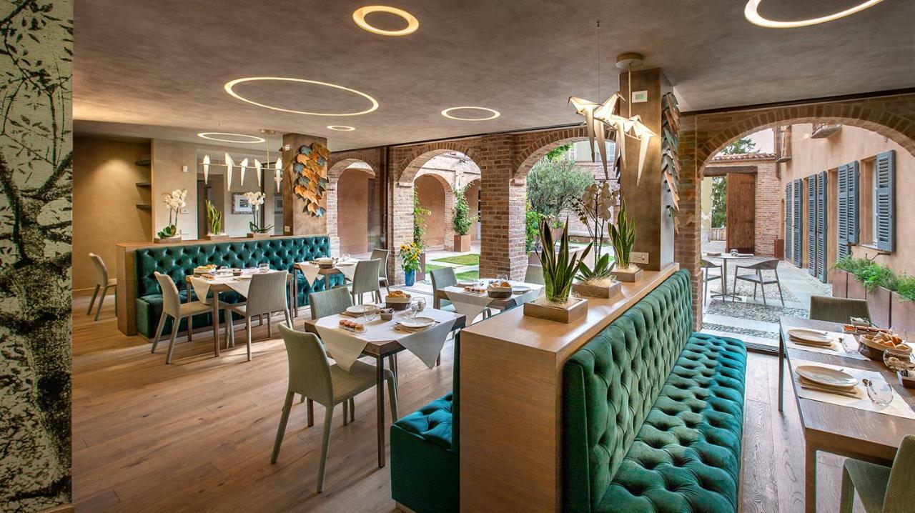 Il Cortile Di San Michele Bed & Breakfast Guarene Bagian luar foto