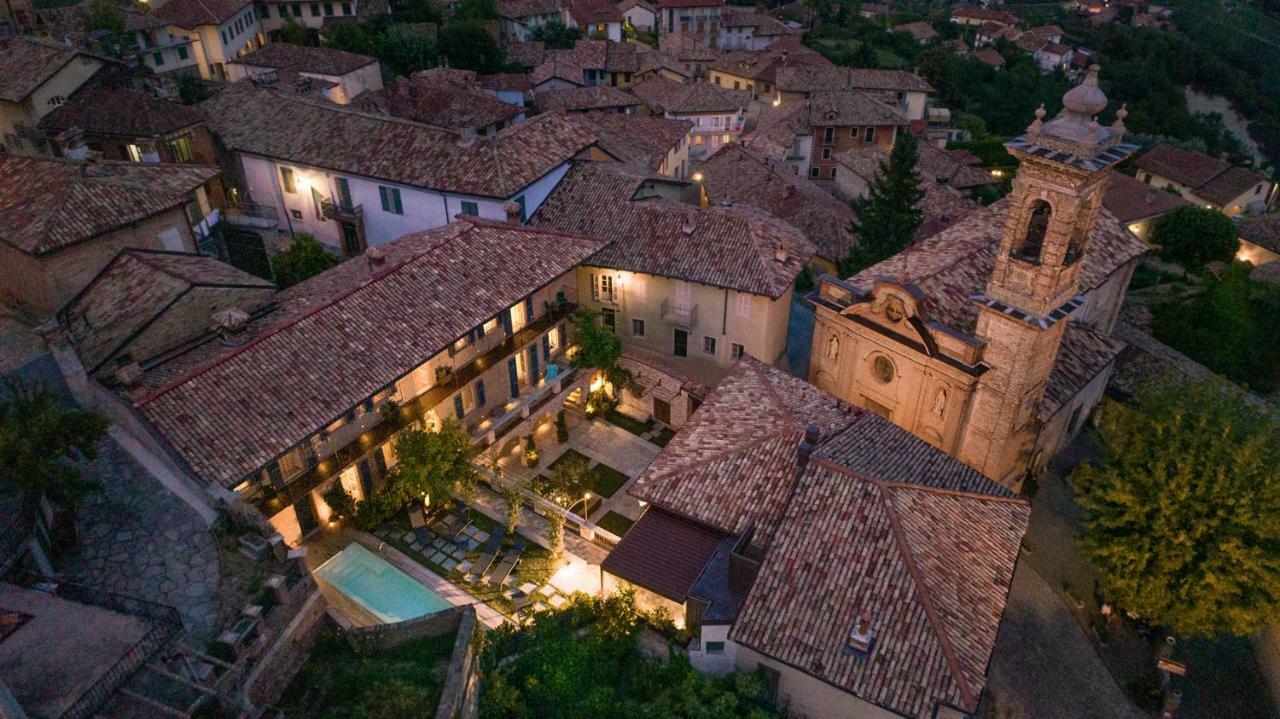 Il Cortile Di San Michele Bed & Breakfast Guarene Bagian luar foto