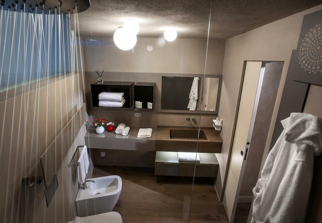 Il Cortile Di San Michele Bed & Breakfast Guarene Bagian luar foto