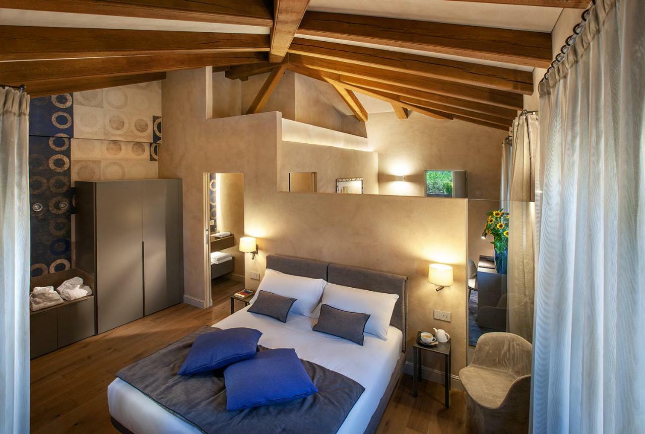 Il Cortile Di San Michele Bed & Breakfast Guarene Bagian luar foto