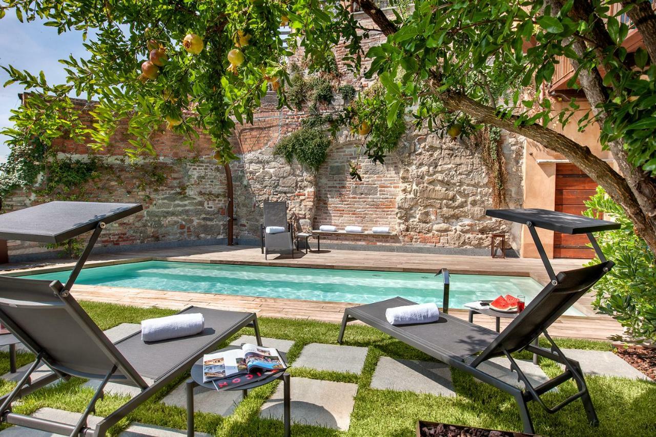 Il Cortile Di San Michele Bed & Breakfast Guarene Bagian luar foto