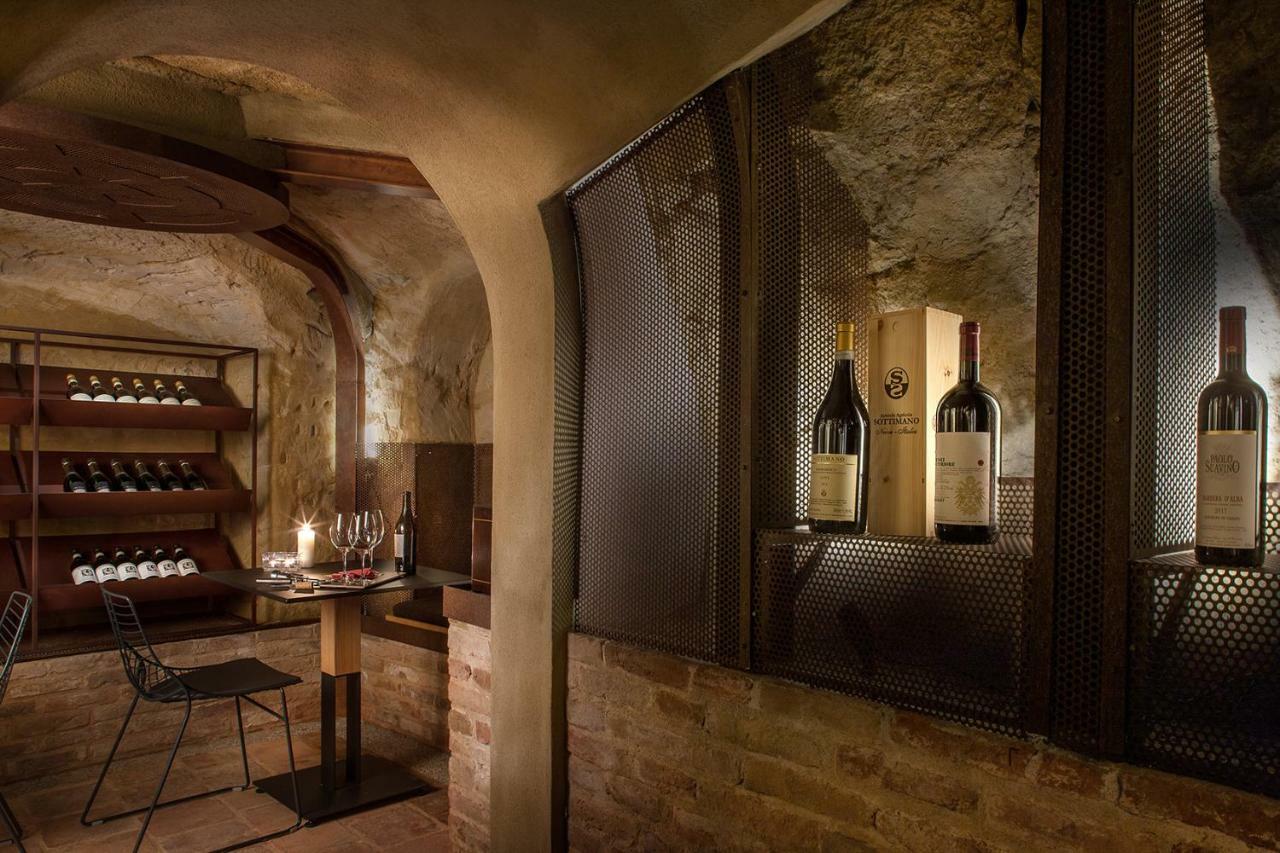 Il Cortile Di San Michele Bed & Breakfast Guarene Bagian luar foto
